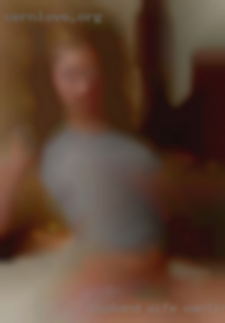 Husband wife wanting pissing on each othr.