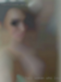Tall woman who love to suck with women on dat clit from KY.